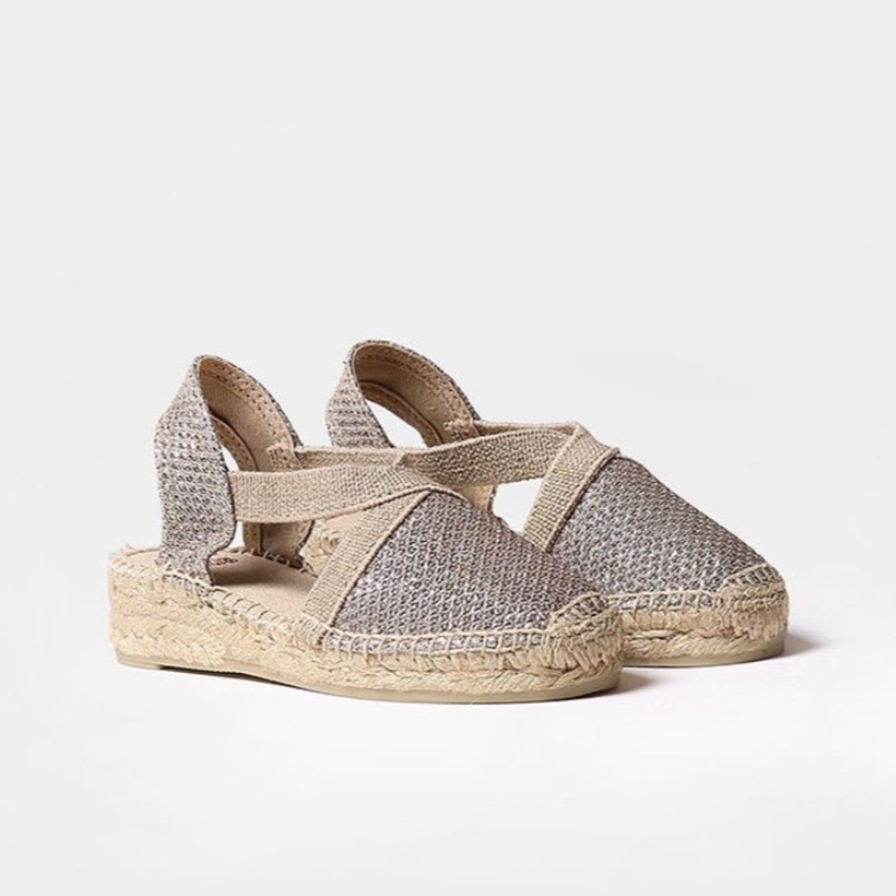 Toni Pons Shiny little girl espadrille in Gold Sz 25/8.5 NWOT